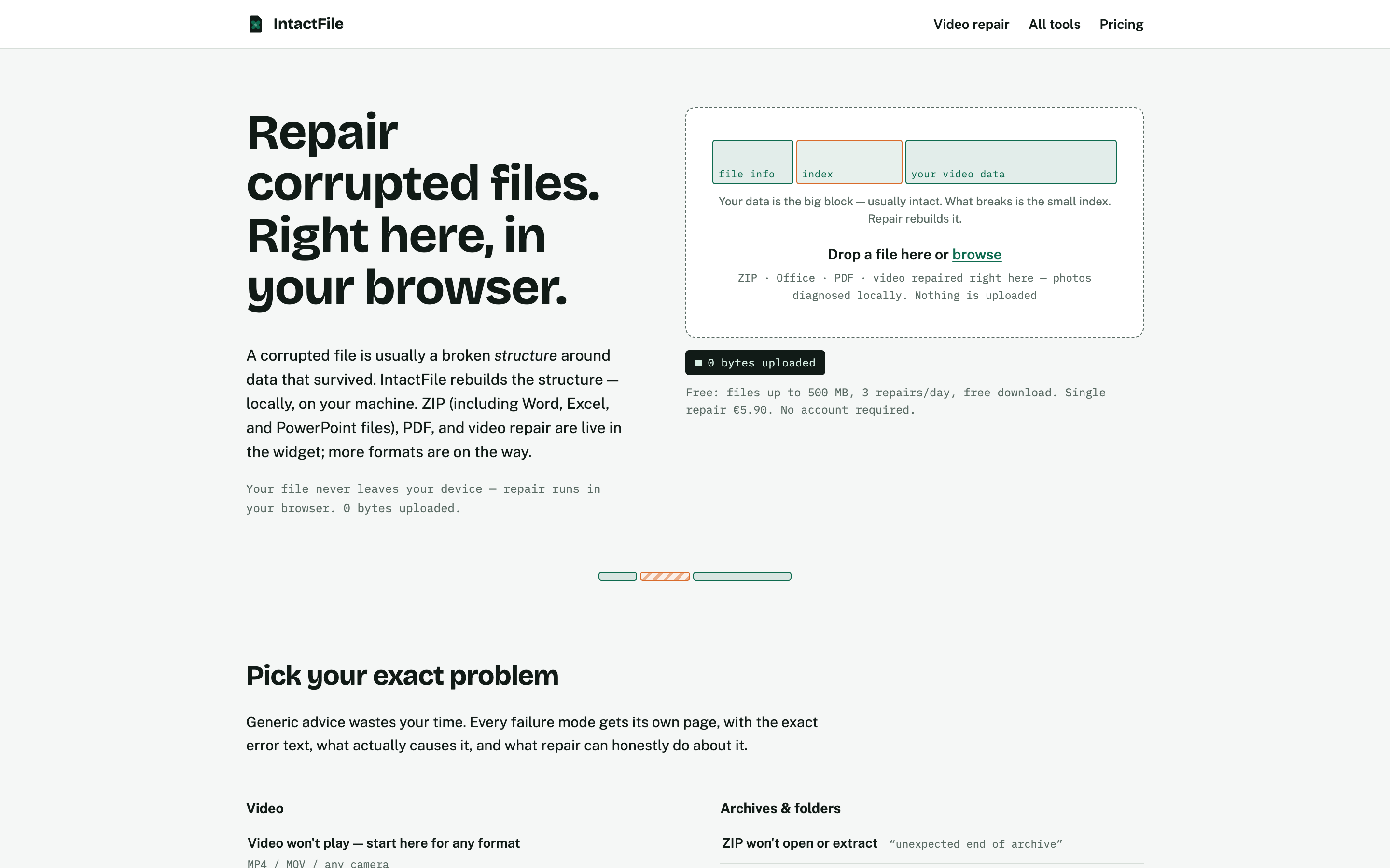 Página de inicio de IntactFile: el titular «Repara archivos dañados. Aquí mismo, en tu navegador.» junto al widget de reparación de soltar un archivo